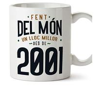 MUGFFINS Tazas 2001 Cumpleaños - En Catalán - Fent del Món un Lloc Millor - 11 oz / 330 ml - Regalo original y divertido