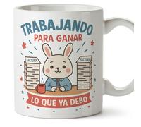MUGFFINS tazas originales para regalar | Taza divertida autónomos con frase Trabajando para ganar lo que ya debo en Español 330 Ml/11 oz | Regalos oficina | graciosas ego v2