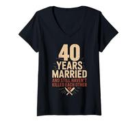 Mujer 40 Years of Marriage & Still Haven't Killed Each Other Camiseta Cuello V