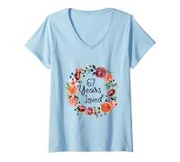 Mujer 67 Years Loved 67th Birthday Floral Wreath Loved for Women Camiseta Cuello V