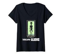 Mujer Alien Standing In Doorway Surrealista Sci Fi Design Camiseta Cuello V