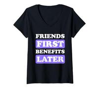 Mujer Amigos Primero, Beneficios más Tarde - Vibes románticas sarcásticas Camiseta Cuello V