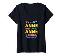 Mujer Anne está aquí Haciendo Cosas graciosas con el Nombre de Anne Camiseta Cuello V