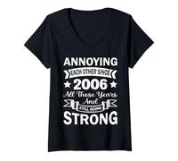 Mujer Annoying Each Other Since 2006 Cute Year Wedding Anniversary Camiseta Cuello V