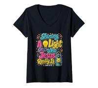 Mujer Arrojando una luz sobre quién es Jesús Realmente en la Escuela bíblica de Vacaciones Camiseta Cuello V