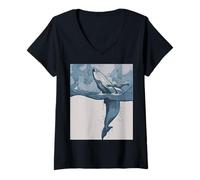 Mujer Ballena Gigante Azul Superficies Bajo Un Velero Y Cielo Nublado Camiseta Cuello V