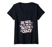 Mujer Be Nice To Me My Bestie Is Crazy Amigo protector |---- Camiseta Cuello V
