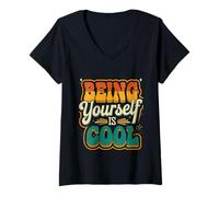 Mujer Being Yourself Is Cool Self-Confidence Appreciation ||- Camiseta Cuello V