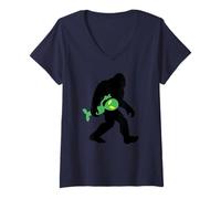 Mujer Bigfoot Sosteniendo un Alien Camiseta Cuello V
