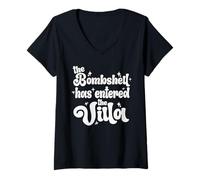 Mujer Bombshell Has Entered The Villa Funny Lover Dating Valentine Camiseta Cuello V