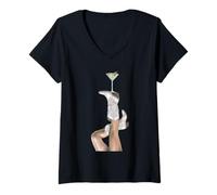 Mujer Botas Vaqueras Occidentales y Copa de Martini y Aceitunas sobre Rosa Camiseta Cuello V