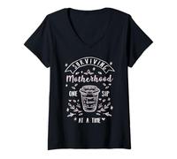 Mujer Café Mamá Sobreviviendo a la Maternidad Un Sorbo A La Vez Camiseta Cuello V