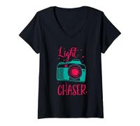 Mujer cámara fotógrafa chica mujeres camarera perseguidora de luz Camiseta Cuello V