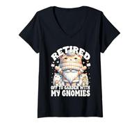 Mujer Cat Lady Retirement Saying Funny Gnome For Retired Cat Mom Camiseta Cuello V