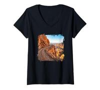 Mujer Cliff Edge Desert Road Canyon Sendero sinuoso escénico Camiseta Cuello V
