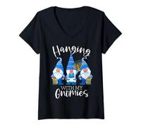 Mujer Colgando con mis gnomos Hanukkah Gnomos judíos Janucá Camiseta Cuello V
