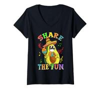 Mujer Comparte la Divertida Fiesta de Frutas y Frutas del Cinco de Mayo con Aguacate Camiseta Cuello V
