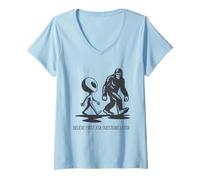 Mujer Cree las primeras preguntas más tarde - Bigfoot UFO Alien Sasquatch Camiseta Cuello V