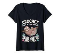 Mujer Crochet Keeps Me from Snapping Send Coffee and Yarn Sloth Camiseta Cuello V