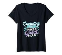 Mujer Crocheting and I Make a Great Team for Funny Yarn Lovers Camiseta Cuello V