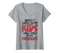 Mujer Cuando se Trata de mi Hijo, sonreiré en mi Foto policial Camiseta Cuello V