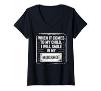 Mujer Cuando se Trata de mi Hijo, sonreiré en mi papá Mugshot Camiseta Cuello V