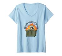 Mujer Cute Raccoon Dumpster Fire Surviving Purely out of Spite Camiseta Cuello V