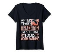 Mujer Después de años de enseñanza cambiando mi Enfoque al Cultivo de Gusanos Camiseta Cuello V