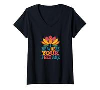 Mujer Diseño Be Where Your Feet Are Lotus Flower Mindfulness Camiseta Cuello V