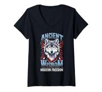 Mujer Diseño patriótico moderno de lobo de la sabiduría antigua Camiseta Cuello V