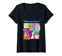 Mujer Disney Mom Squad Famous Moms & Kids Mother's Day Family Trip Camiseta Cuello V