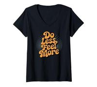 Mujer Do Less Feel More Retro Motivational Calm Cita Camiseta Cuello V