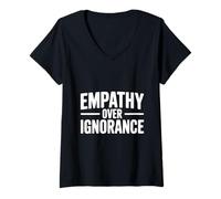 Mujer Empatía sobre la ignorancia Cita inspiradora Motivacional Camiseta Cuello V