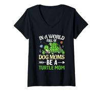 Mujer En Un Mundo Lleno De Perros Mamás Sea Una Tortuga Mamá Camiseta Cuello V