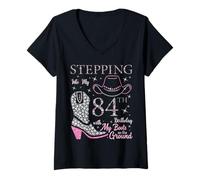 Mujer Entrando en mi 84 cumpleaños con mis botas en el suelo Camiseta Cuello V