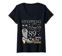 Mujer Entrando en mi 89 cumpleaños con mis botas en el suelo Camiseta Cuello V