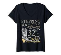 Mujer Entrando en mi cumpleaños número 32 con mis botas en el suelo Camiseta Cuello V