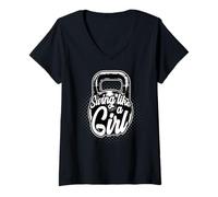 Mujer Entrena en el Gimnasio con Pesas Rusas como si Fuera una niña Camiseta Cuello V