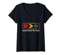 Mujer Equality Is Greater Than Division Juneteenth Afro Men Women Camiseta Cuello V