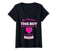 Mujer Este chico me robó el corazón, me llama mamá, lindo corazón rosa Camiseta Cuello V
