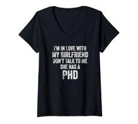 Mujer Estoy Enamorado de mi Novia Ella Tiene un doctorado Camiseta Cuello V
