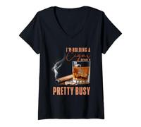 Mujer Estoy sosteniendo un cigarro, así Que sí, Estoy Bastante Ocupado Amante del cigarro Humo Camiseta Cuello V