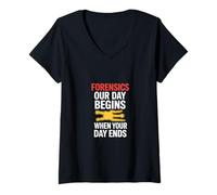 Mujer Forense Nuestro Día Comienza Cuando Tu Día Termina Camiseta Cuello V