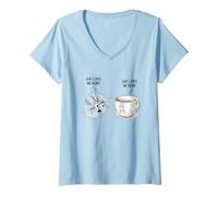 Mujer Funny Crochet She Loves Me More Crochet Yarn and Coffee Camiseta Cuello V