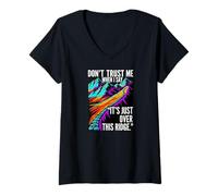 Mujer Funny Hiking False Summit Joke Just Over This Ridge Camiseta Cuello V