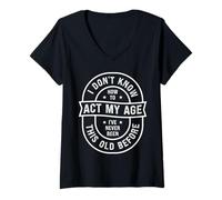 Mujer Funny Old Birthday Dont Know How to Act My Age Senior People Camiseta Cuello V