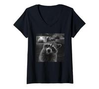 Mujer Funny Raccoon Sticks out Tongue On Security Camera Camiseta Cuello V