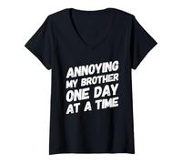 Mujer Funny Sibling Annoying My Brother Sister Hermanos Familia Camiseta Cuello V