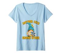 Mujer Funny Travel GNOME For Photographer Mom and Retired Grandma Camiseta Cuello V