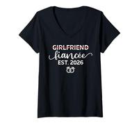 Mujer Girlfriend To Fiancee Engagement 2026 Funny Bride to be 2026 Camiseta Cuello V